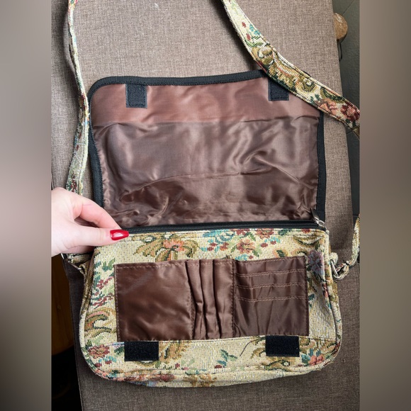 Vintage-Inspired Floral Tapestry Bag - Picture 6 of 7